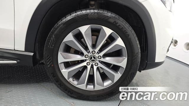 Mercedes-Benz GLE-Class 2023 — Photo 19/31