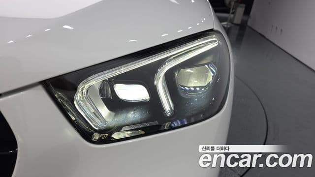 Mercedes-Benz GLE-Class 2023 — Photo 9/31