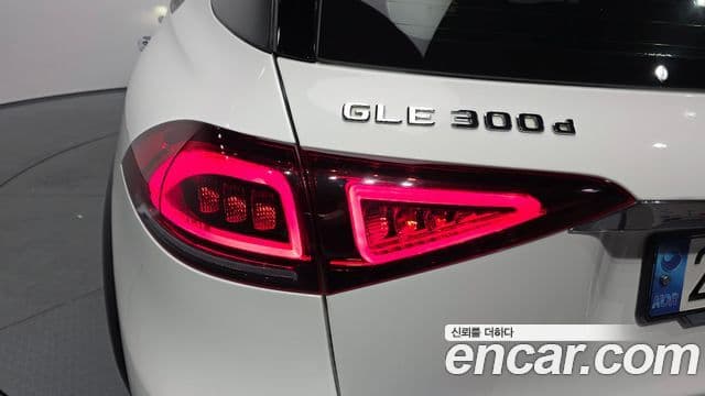 Mercedes-Benz GLE-Class 2023 — Photo 15/31
