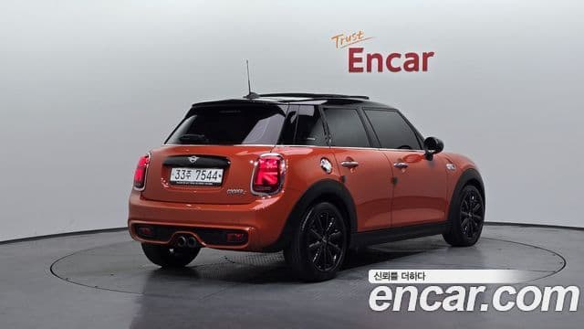 Mini Cooper S 2018 — ფოტო 2/20