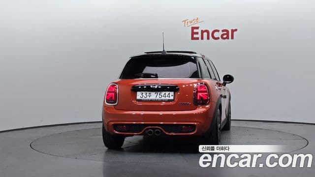 Mini Cooper S 2018 — ფოტო 4/20
