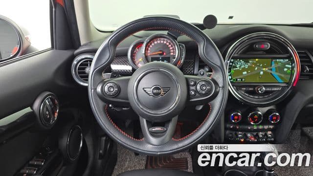 Mini Cooper S 2018 — ფოტო 13/20