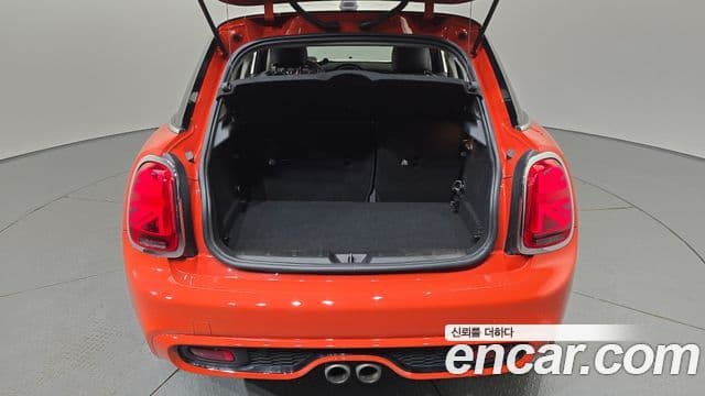Mini Cooper S 2018 — ფოტო 18/20