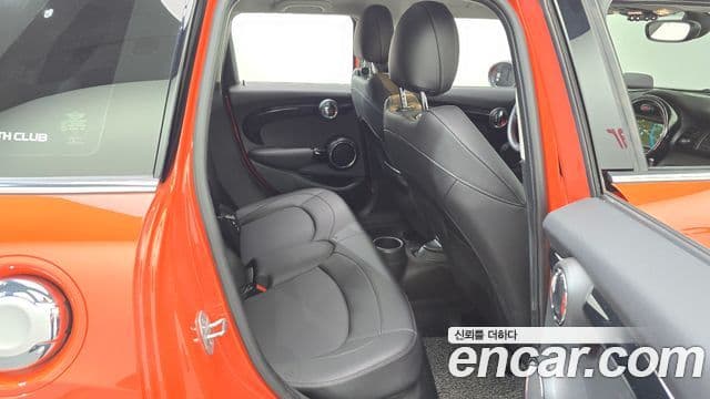 Mini Cooper S 2018 — ფოტო 19/20