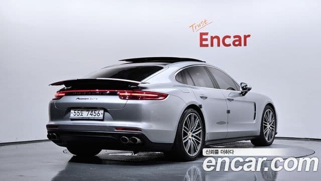 Porsche Panamera 2018 — ფოტო 2/20
