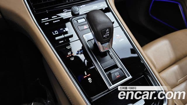 Porsche Panamera 2018 — ფოტო 9/20