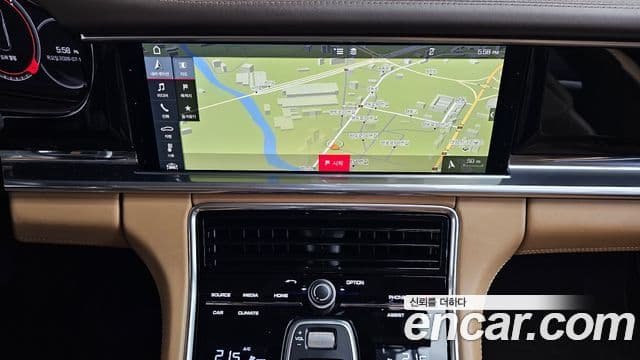 Porsche Panamera 2018 — ფოტო 14/20