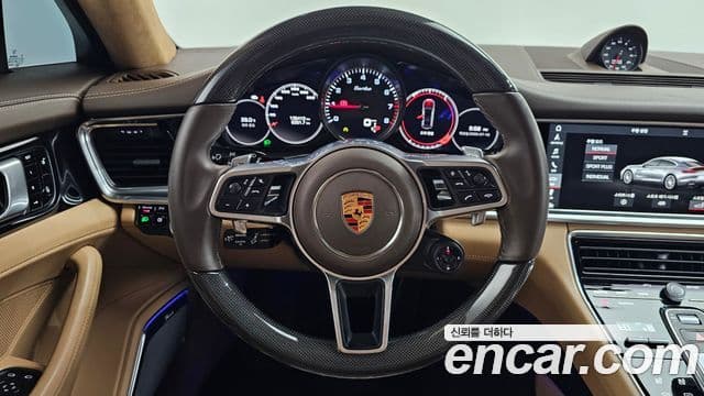 Porsche Panamera 2018 — ფოტო 15/20