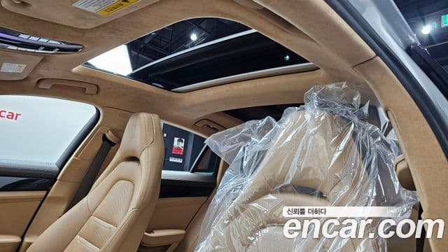 Porsche Panamera 2018 — ფოტო 18/20