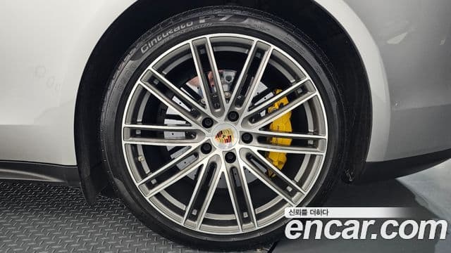 Porsche Panamera 2018 — Photo 14/36