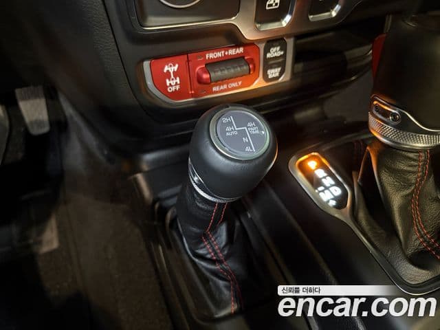 Jeep Wrangler 2023 — Şəkil 15/20