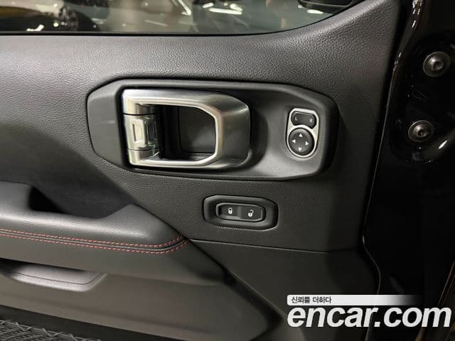 Jeep Wrangler 2023 — Şəkil 19/20
