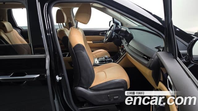 Kia Carnival 2021 — Фото 11/20