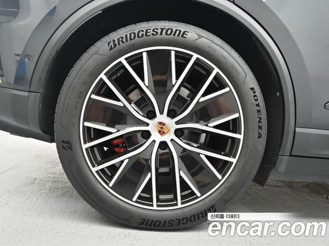 Porsche Macan EV 2025 — ფოტო 17/20