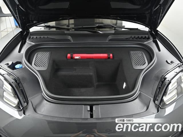 Porsche Macan EV 2025 — ფოტო 19/20