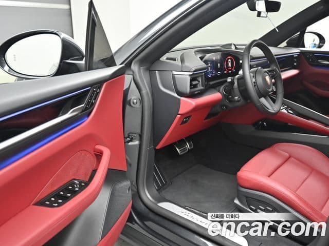 Porsche Macan EV 2025 — ფოტო 18/20