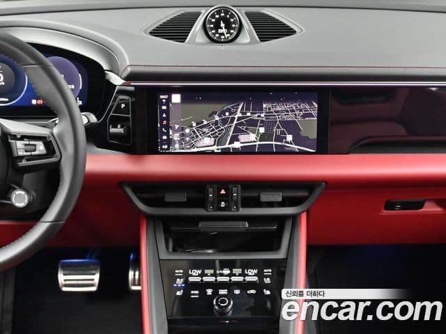 Porsche Macan EV 2025 — ფოტო 13/20