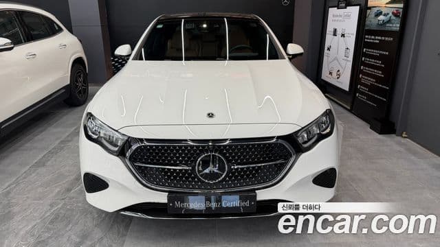 Mercedes-Benz E-Class 2025 — Фото 13/13