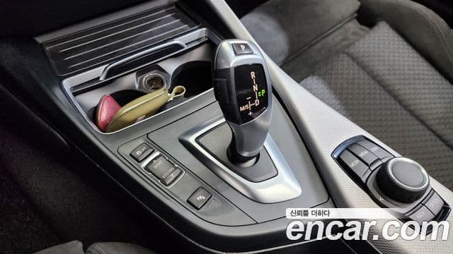 BMW 1 Series 2018 — Şəkil 9/20