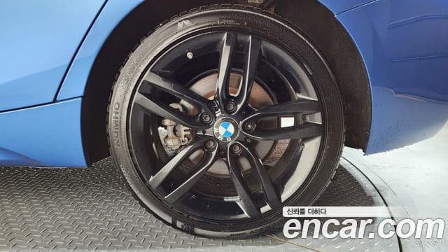BMW 1 Series 2018 — Şəkil 25/33