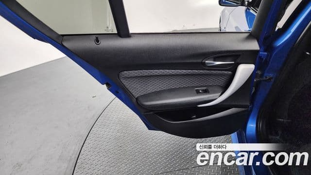 BMW 1 Series 2018 — Şəkil 20/33
