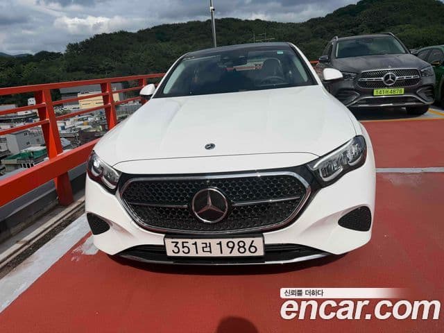 Mercedes-Benz E-Class 2025 — Photo 4/5