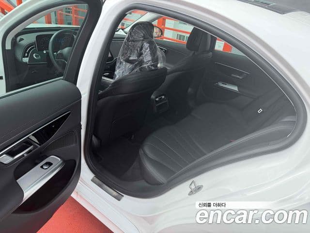 Mercedes-Benz E-Class 2025 — Photo 2/5