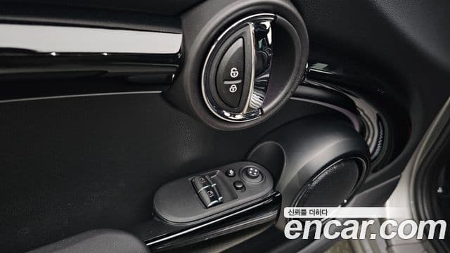 Mini Cooper S 2024 — ფოტო 17/20