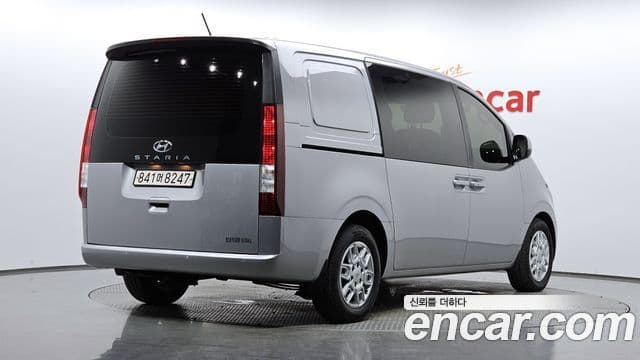 Hyundai Staria 2022 — ფოტო 2/20