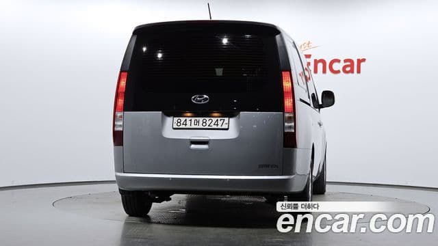 Hyundai Staria 2022 — ფოტო 4/20