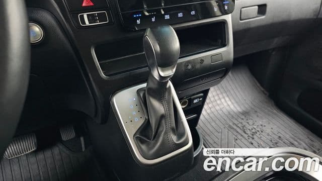 Hyundai Staria 2022 — ფოტო 9/20