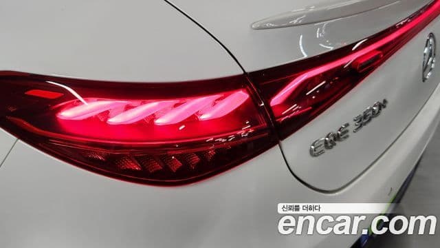 Mercedes-Benz EQE 2024 — ფოტო 8/20