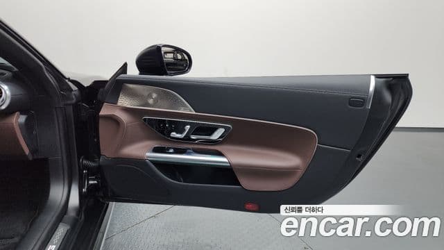 Mercedes-Benz SL-Class 2024 — Photo 9/31