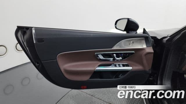 Mercedes-Benz SL-Class 2024 — Photo 17/31