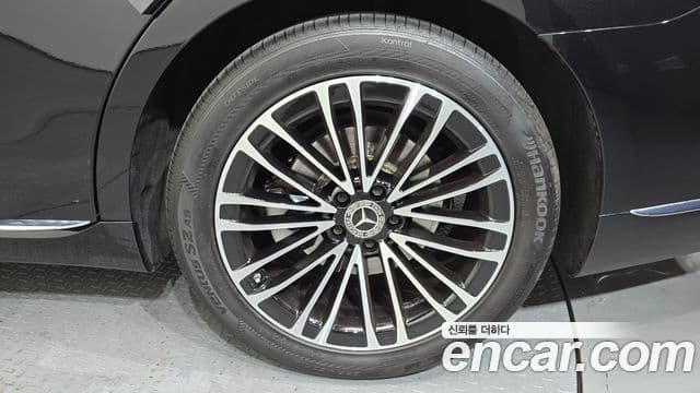 Mercedes-Benz S-Class 2021 — Photo 23/37