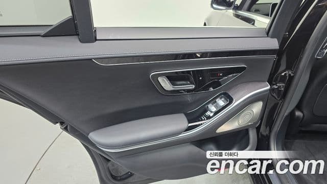 Mercedes-Benz S-Class 2021 — Photo 35/37