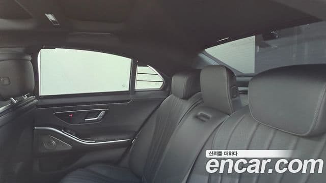 Mercedes-Benz S-Class 2021 — Photo 11/37