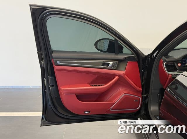 Porsche Panamera 2023 — ფოტო 18/20
