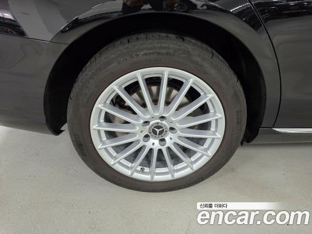 Mercedes-Benz E-Class 2023 — ფოტო 4/18