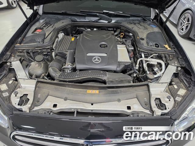 Mercedes-Benz E-Class 2023 — ფოტო 5/18