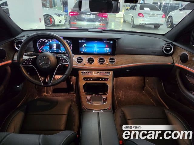 Mercedes-Benz E-Class 2023 — ფოტო 6/18