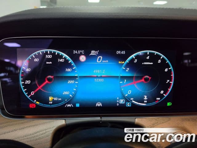 Mercedes-Benz E-Class 2023 — ფოტო 7/18