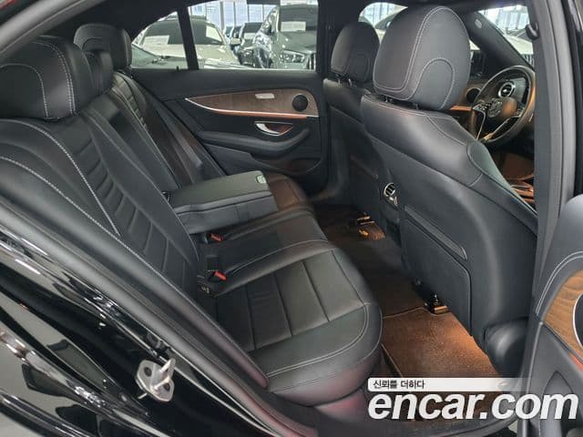 Mercedes-Benz E-Class 2023 — ფოტო 9/18