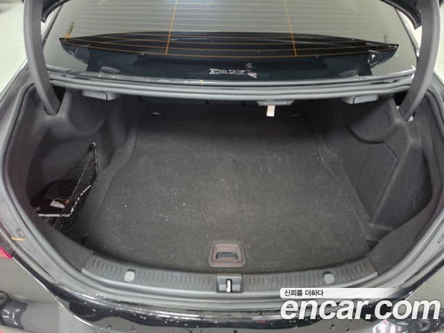 Mercedes-Benz E-Class 2023 — ფოტო 11/18
