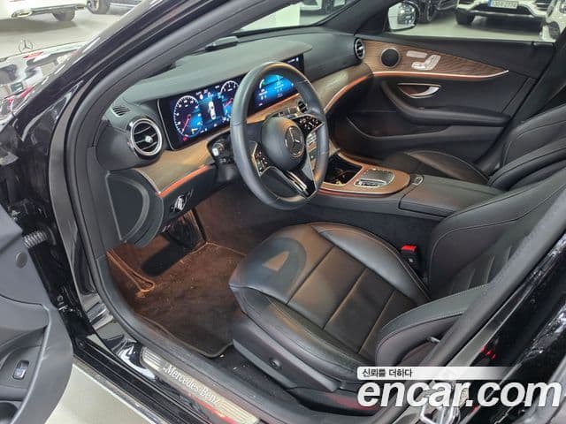 Mercedes-Benz E-Class 2023 — ფოტო 13/18