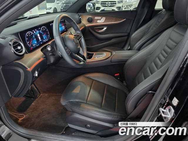 Mercedes-Benz E-Class 2023 — ფოტო 14/18