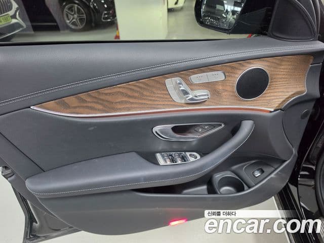 Mercedes-Benz E-Class 2023 — ფოტო 15/18