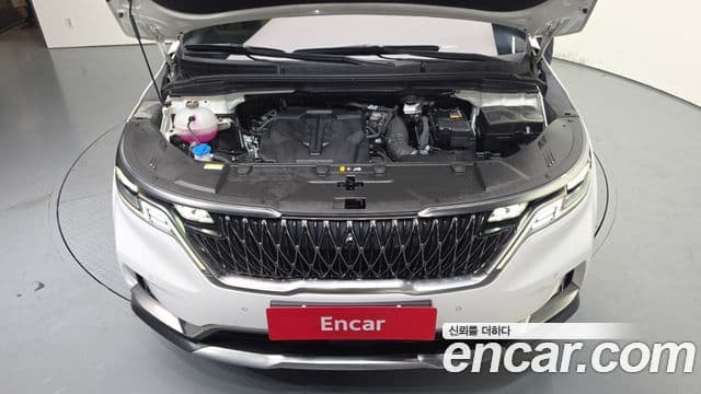 Kia Carnival 2023 — ფოტო 6/20