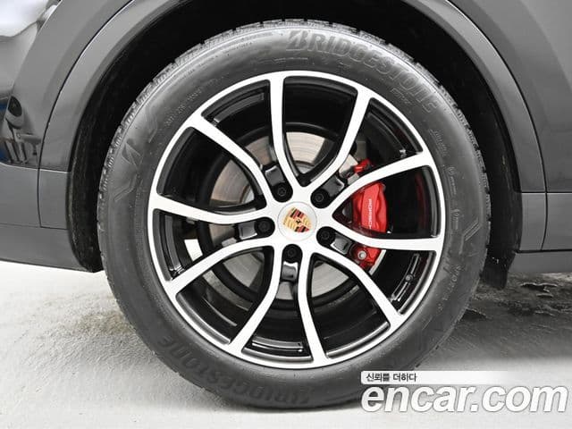 Porsche Cayenne 2025 — Photo 6/20