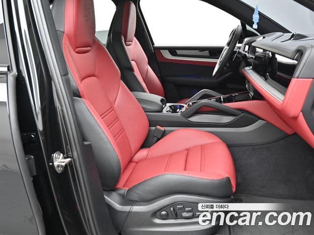 Porsche Cayenne 2025 — Photo 2/20